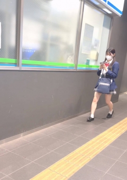 68357和jk短裙女同学一起放学回家坐在我对面的小姐姐女孩视频