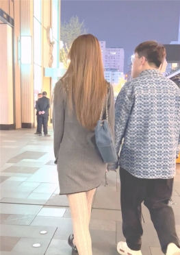 68490制服ol白色网袜大长腿短裙女孩子视频