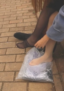 69683-69684今天和女同事来户外公园拍摄jk短裙肉丝足女孩视频