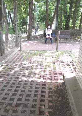 68283-68284在店里蹲着买东西的jk短裙长腿小姐姐视频