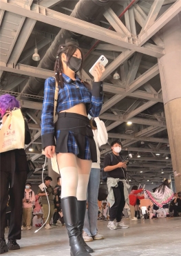 68685漫展现场的黑色jk短裙长腿小姐姐视频