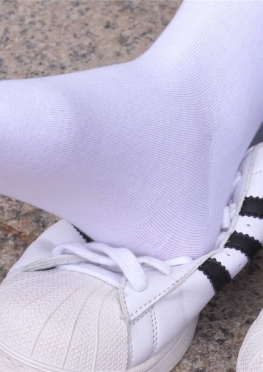 69029我们在室外拍摄的学生装肉丝足长腿女孩子视频