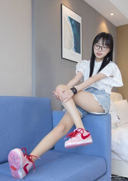 袜Bo-097稚予【140P+1V】戴眼镜的肉丝足长腿女同--套图视频