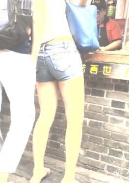 63212-63213-63214买东西吃的小蛮腰紧身牛仔热裤长腿女孩视频