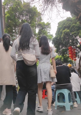 68184逛街的短裙白腿小姐姐大长腿女孩视频