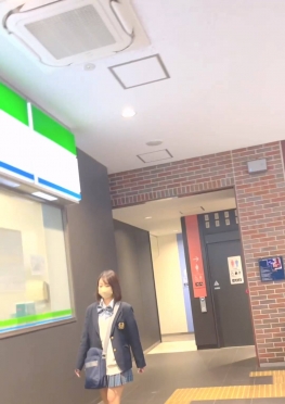 68361一起乘坐地铁回家的jk短裙女同学视频