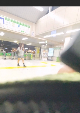 68256去乘坐地铁的jk短裙小姐姐视频