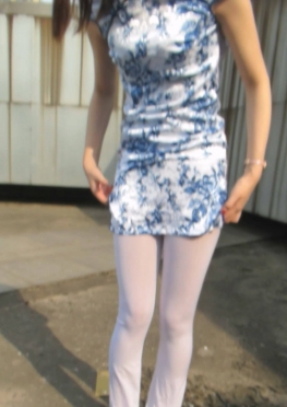 69913-69915化妆之后去天台拍视频的热裤白丝肉丝长腿女孩视频