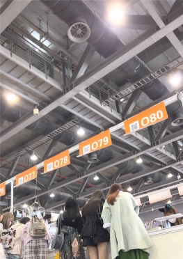 68662-68663逛展会的长腿小姐姐视频