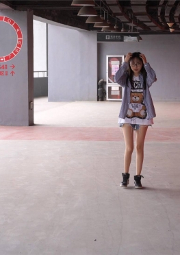 69005喜欢坐在地上的棉里丝足长腿学妹视频