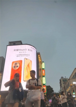 68173逛街的短裙大长腿女孩视频