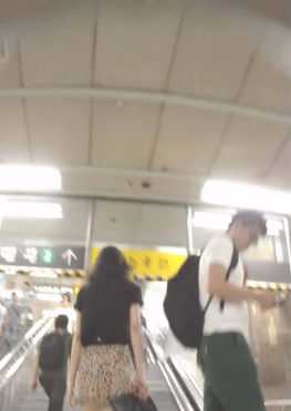 69154走楼梯的短裙长腿小姐姐视频