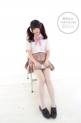 森L無料001【102P】魔镜街拍美术馆短裙白丝长腿美女的脚，丝足美腿女孩美图录！