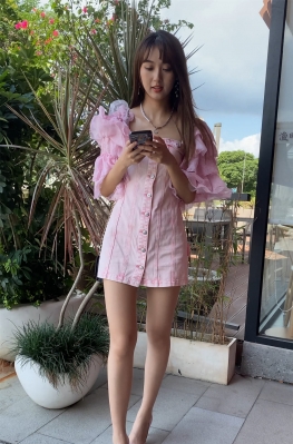 61496逛街的短裙肉丝足长腿美女视频