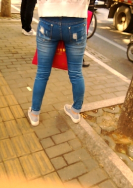 58717-58718-58719等公交车的牛仔裤美女视频