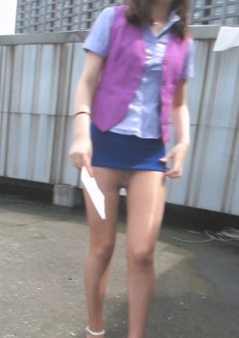 69720在天台山换短裙的肉丝足大长腿小姐姐女孩视频