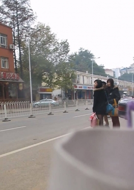 70429-70430路边搭讪黑丝短裙长腿小姐姐视频