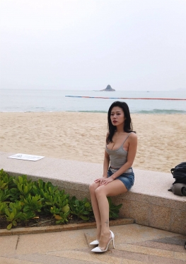 72178-72179拉着行李箱的牛仔短裙大长腿比基尼美女视频