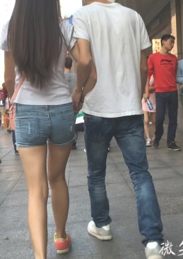 61248逛街的牛仔热裤翘臀美女视频