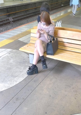 68273偶遇乘坐地铁的短裙小姐姐视频