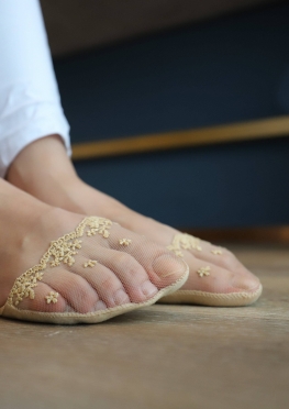 2018-DXG-019【231P】白色紧身裤美足女同--说要吃东西套图