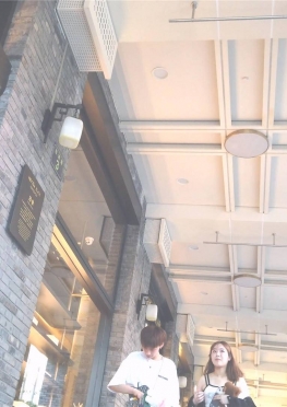 68877逛街的短裤小姐姐女孩子视频