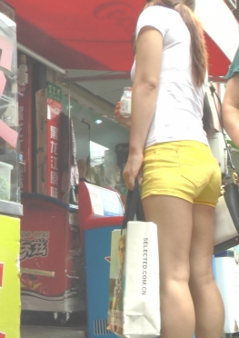 63239-63240爱逛街的热裤长腿女孩视频