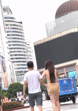 69200逛街的短裙长腿小姐姐视频