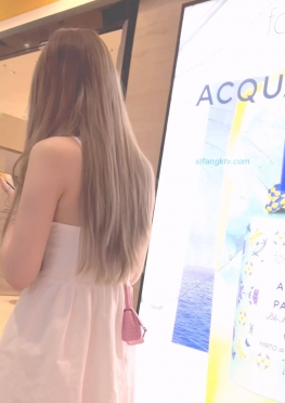 68586-68587和闺蜜逛街的短裙长腿小姐姐视频