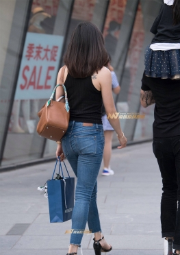 线条流畅、紧牛少妇