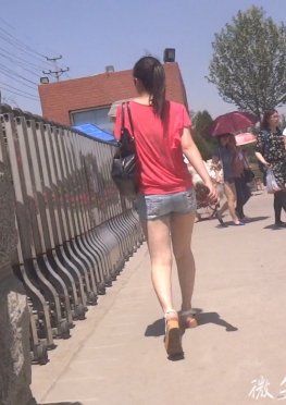 58768大热天的牛仔热裤美女视频