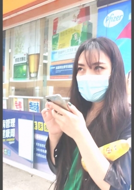 67960街拍少见的绿色超短裙大白腿无内小姐姐小姐姐视频