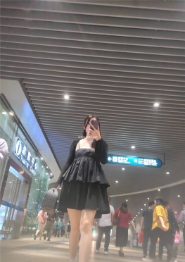 68169逛街的身材高挑的短裙大白腿长腿女孩视频