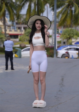 10610白S五分K【715P】白色紧身裤美足长腿小姐姐套图