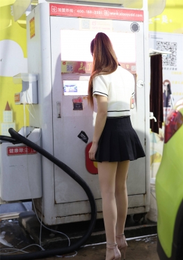 2753戴口罩洗车DQ【196P】洗车的短裙肉丝足高跟鞋长腿美女