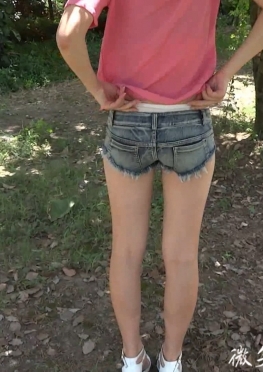 63504-63505-63506-63519魔镜街拍超短紧身牛仔热裤长腿女孩视频