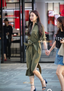 魔镜街拍vip端庄又不失优雅的漂亮小姐姐