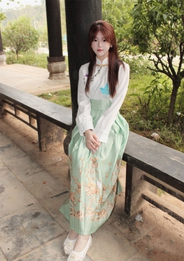 小众SJ 小薯条G风马面Q【117P+1V】国风马面裙裸脚白袜美女