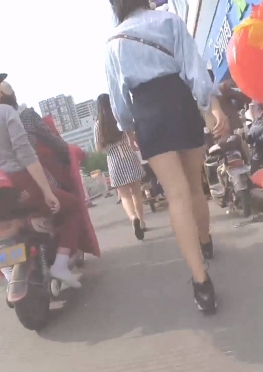 68435独自逛早市的短裙长腿小姐姐视频