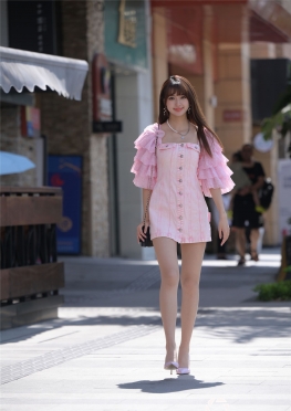 M00673【1023P】穿着粉色短裙的大长腿高跟鞋女孩套图