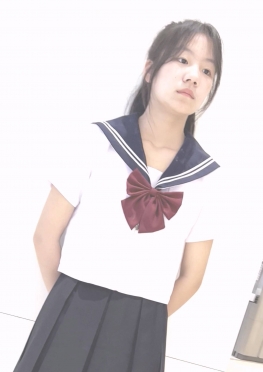 68519商场偶遇jk短裙长腿女孩子靠着墙站立视频