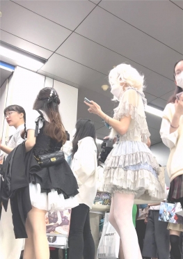 68788-68789漫展现场的白丝短裙小姐姐视频