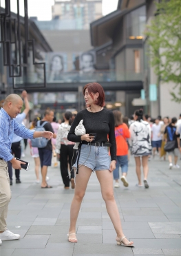 红色发牛仔热K【65P】极品大长腿热裤白腿美女被人搭讪