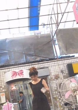 70383逛街偶遇黑丝短裙长腿美女视频