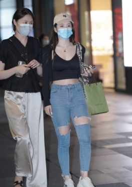(43890) 紧牛美眉 see街拍美术馆