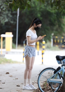 2685眼镜单车运动Dk【148P】骑单车的运动短裤白丝美足美女