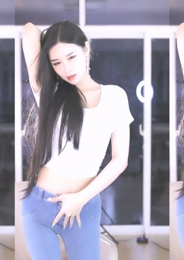 64216-64217直播间里紧身牛仔裤大长腿美女视频