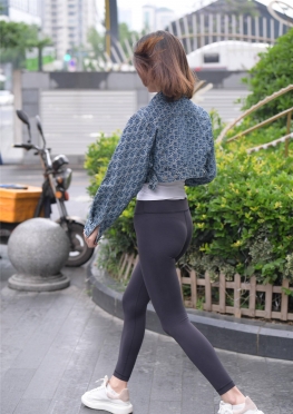 4717HS瑜伽k【597P】回家的黑色紧身瑜伽裤长腿翘Tun美女图片