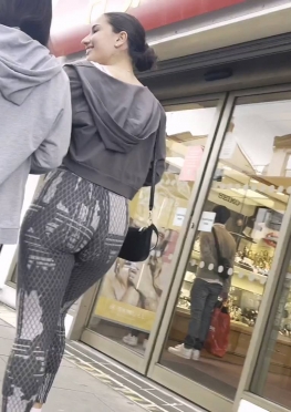 74423-74429紧身瑜伽裤美女发现我在拍她视频