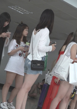 71960-71962等着面试的牛仔热裤大长腿美女模特视频